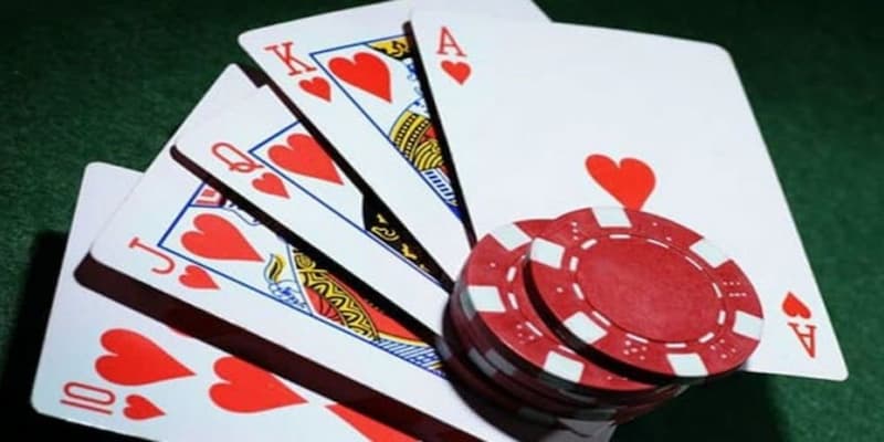 Liêng Liêng với các game bài đổi thưởng khác